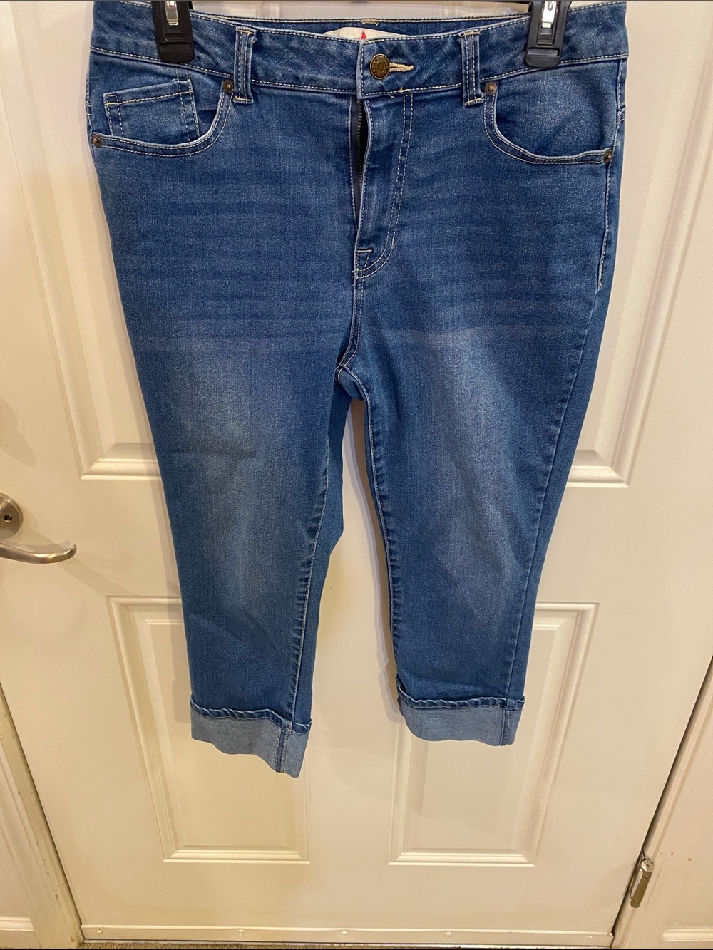 Cropped Mid-Rise Stretch Jeans in Blue